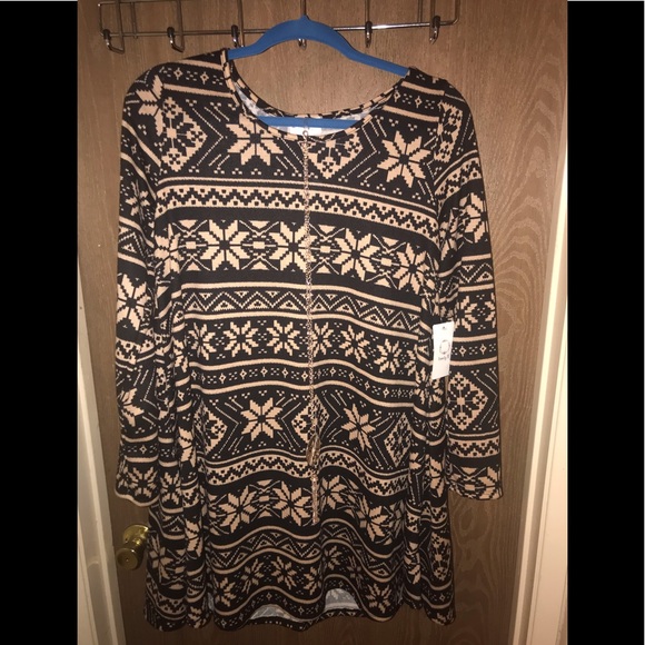 NWT tunic with decorative chain - Picture 1 of 2